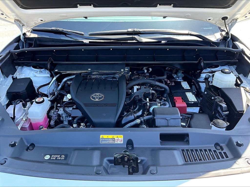 Used 2023 Toyota Highlander XLE AWD/4WD image 31