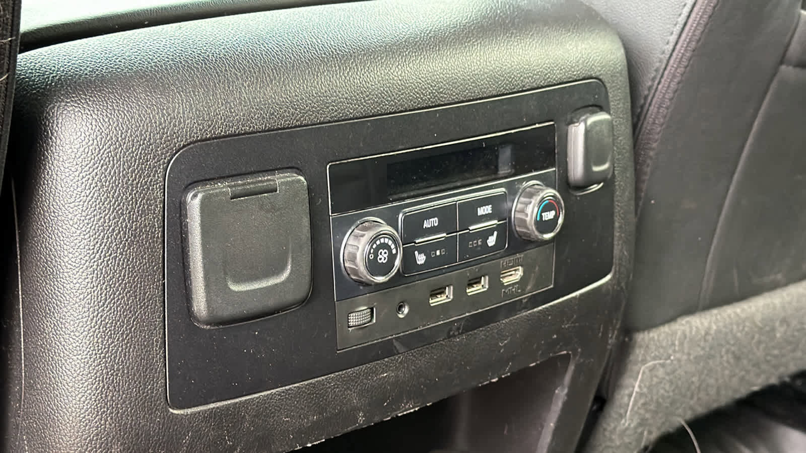 Used 2017 Chevrolet Suburban Premier image 17