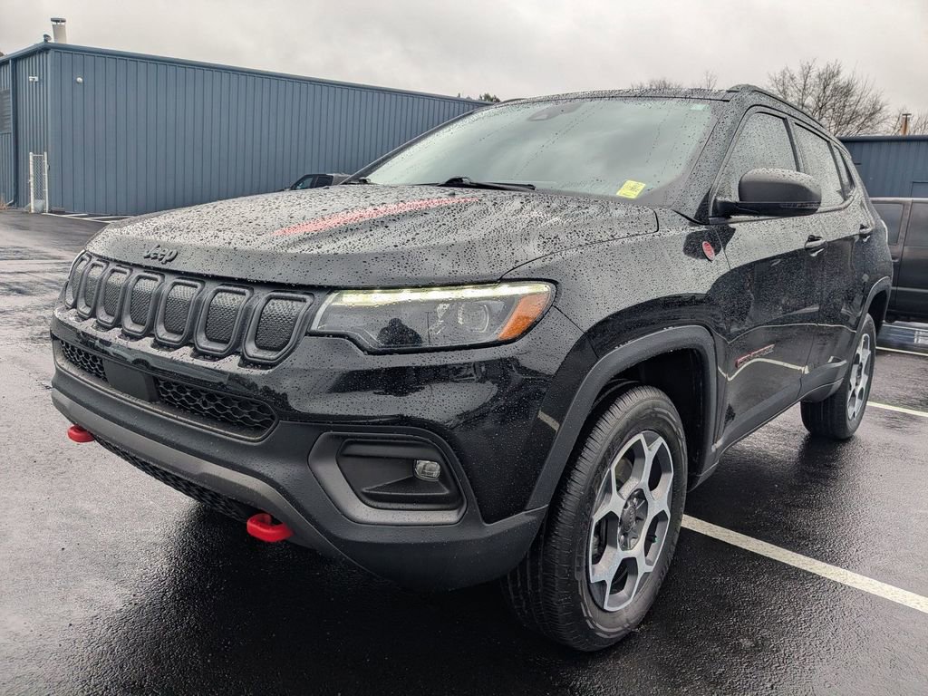 Used 2022 Jeep Compass Trailhawk w/ Trailhawk Elite Group image 2