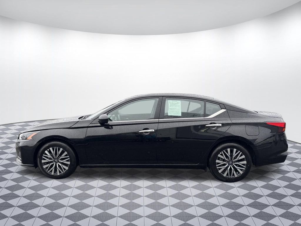 Used 2025 Nissan Altima 2.5 SV image 4