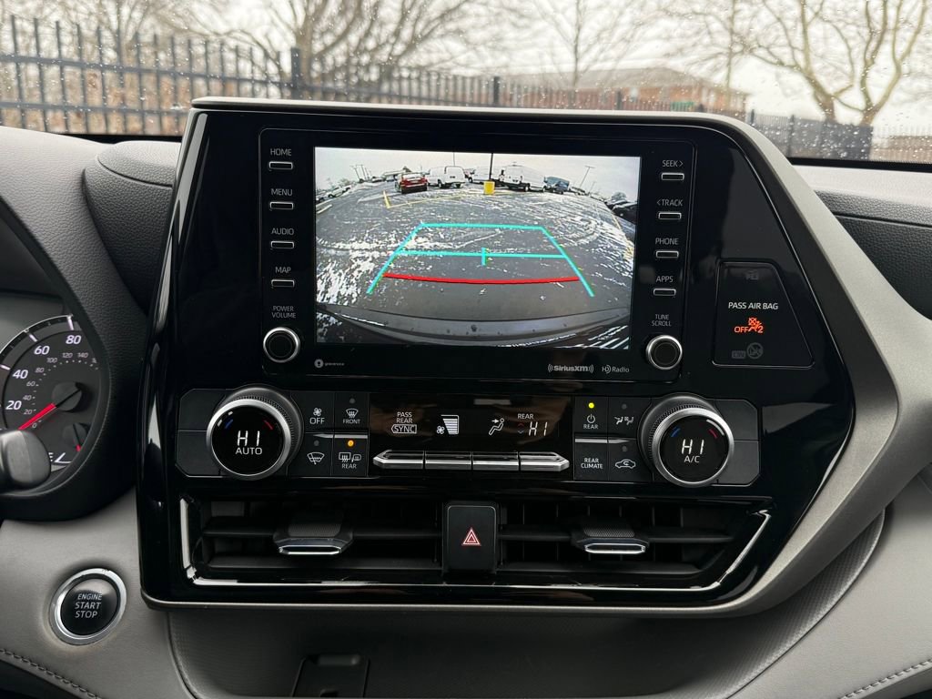 Used 2021 Toyota Highlander LE image 26