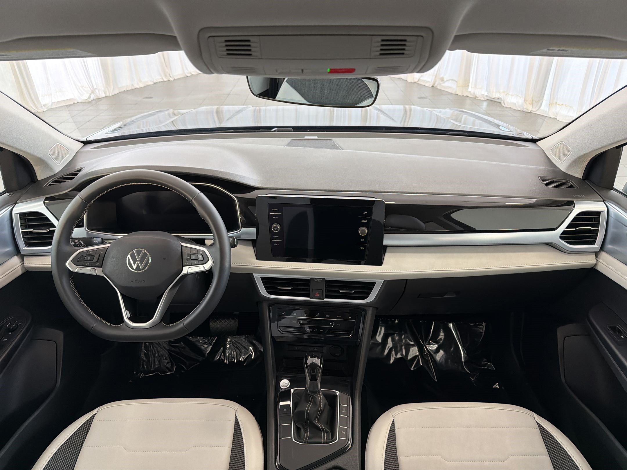 New 2026 Volkswagen Taos SE FWD image 16