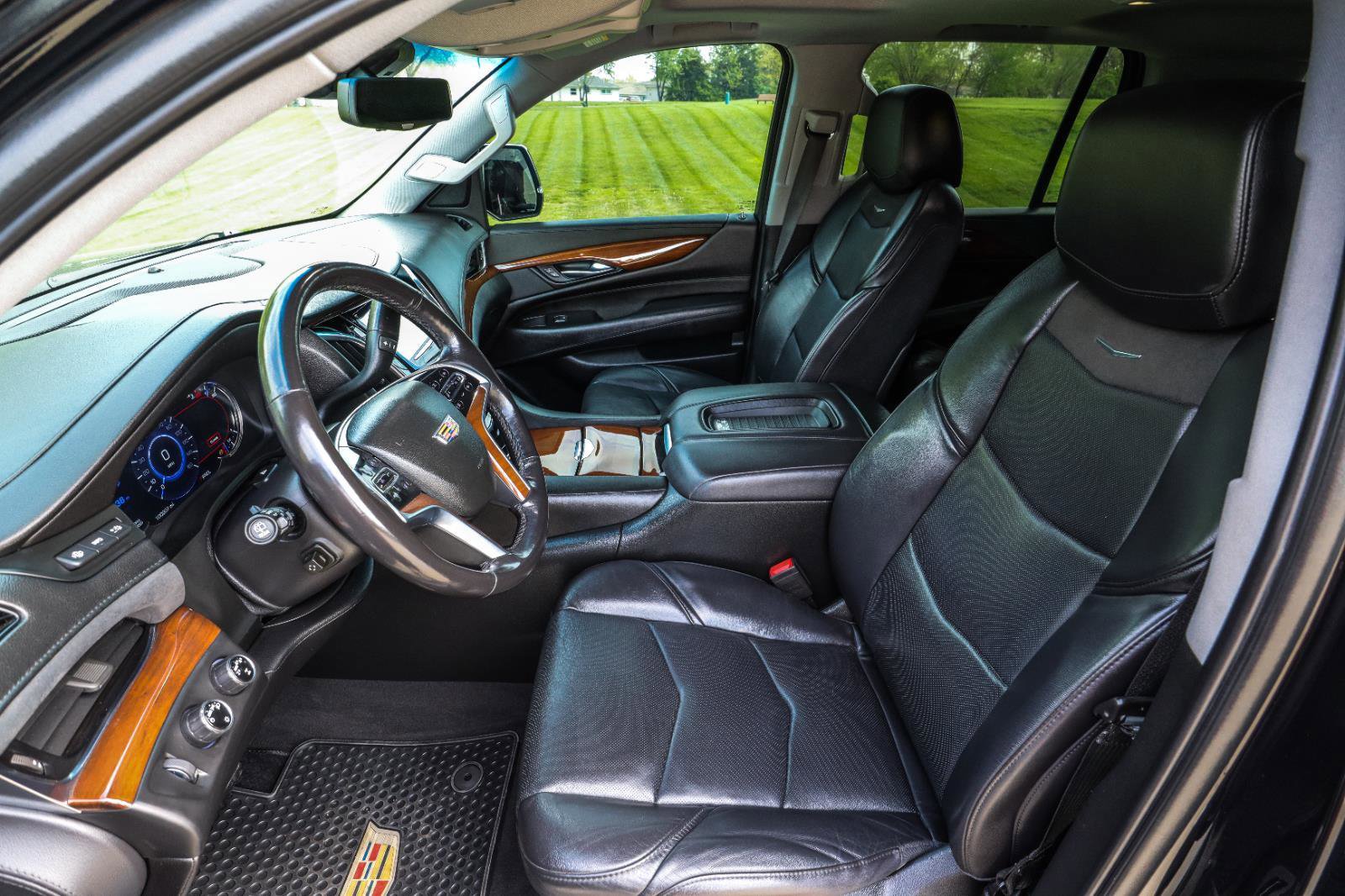 Used 2018 Cadillac Escalade Luxury AWD/4WD image 43