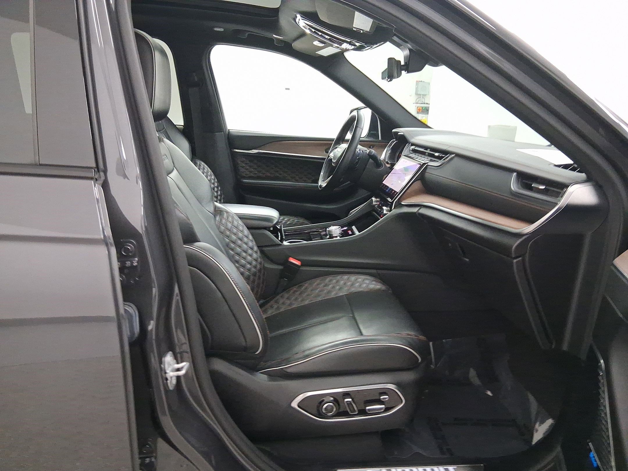 Used 2022 Jeep Grand Cherokee Summit w/ Adv Protech Group IV image 37