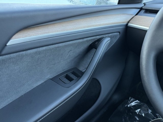 Used 2023 Tesla Model Y Long Range image 26