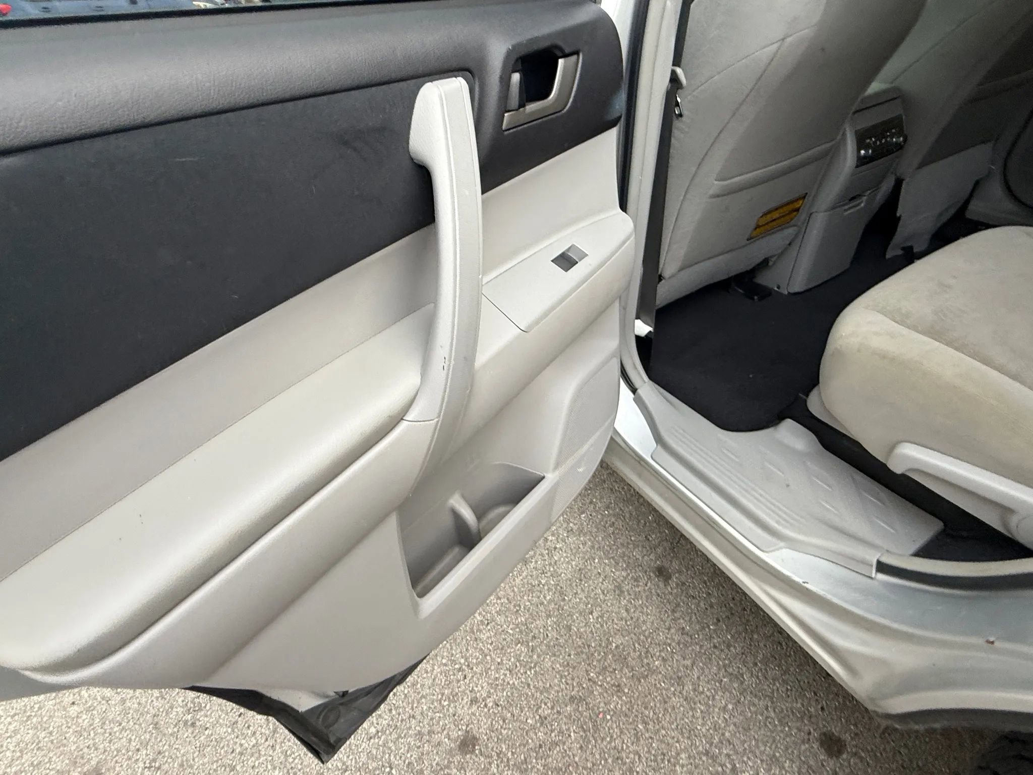 Used 2013 Toyota Highlander SE image 29