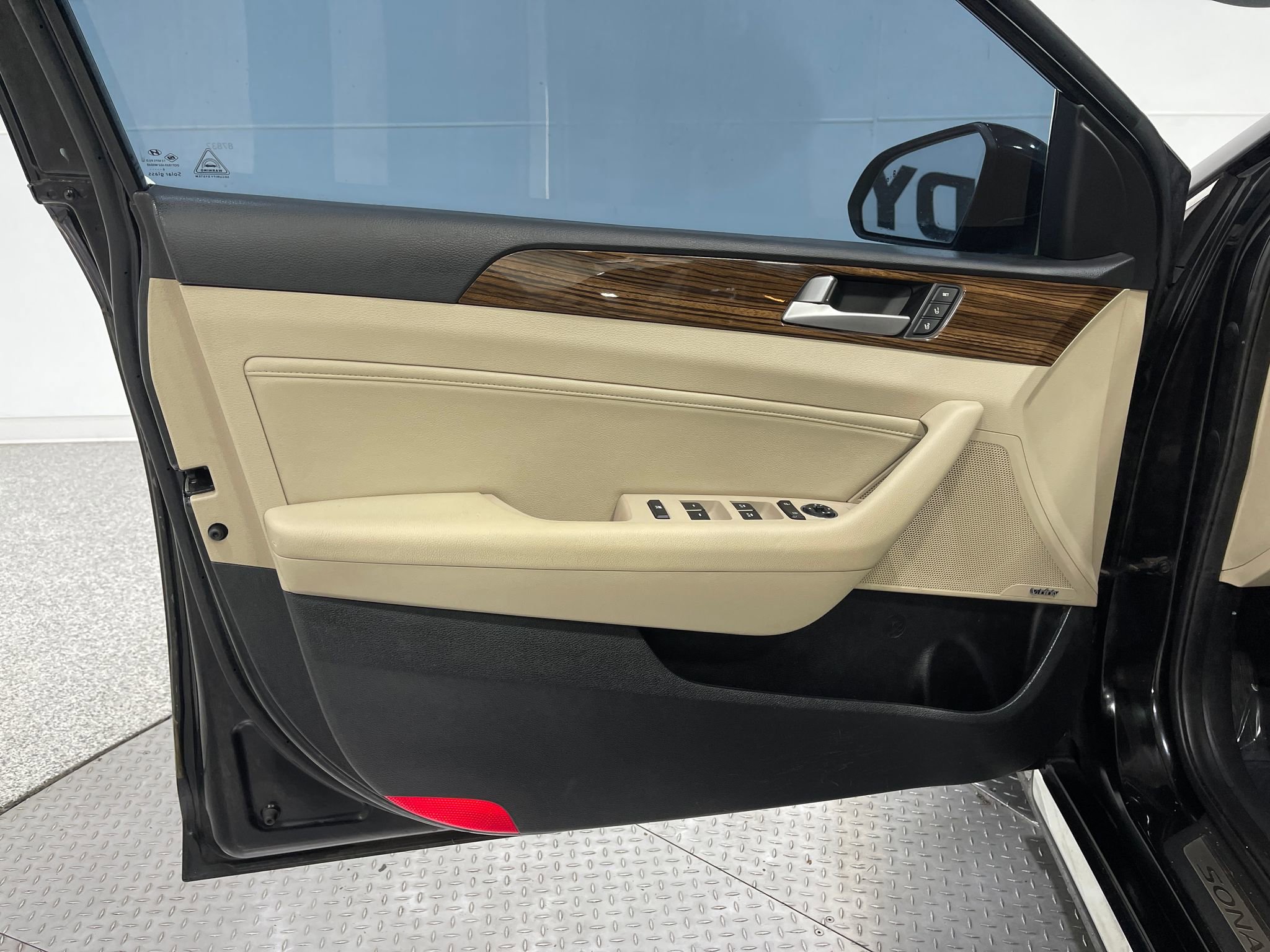 Used 2017 Hyundai Sonata Limited w/ Tech Package 03 image 15