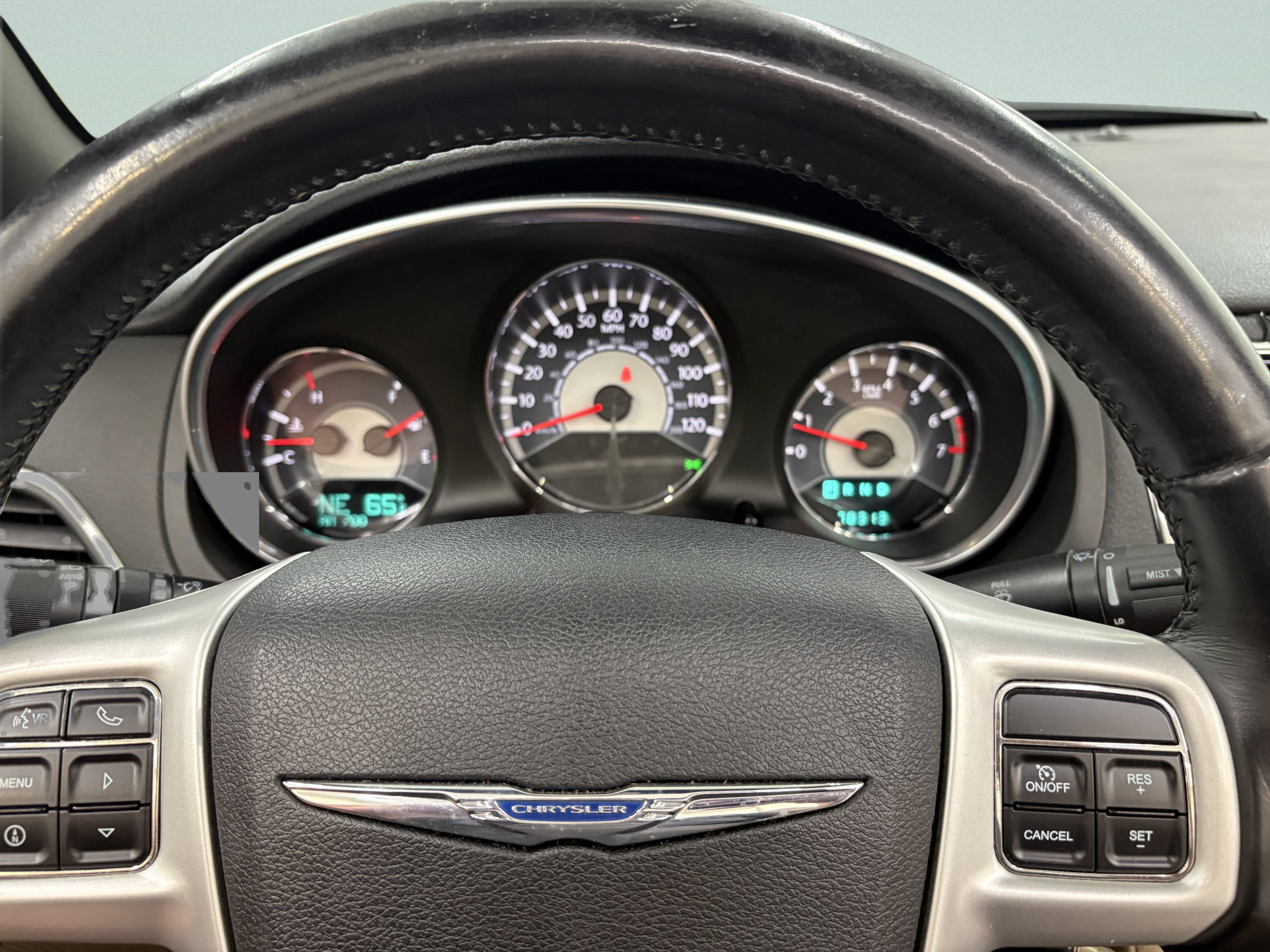 Used 2011 Chrysler 200 Limited FWD image 32
