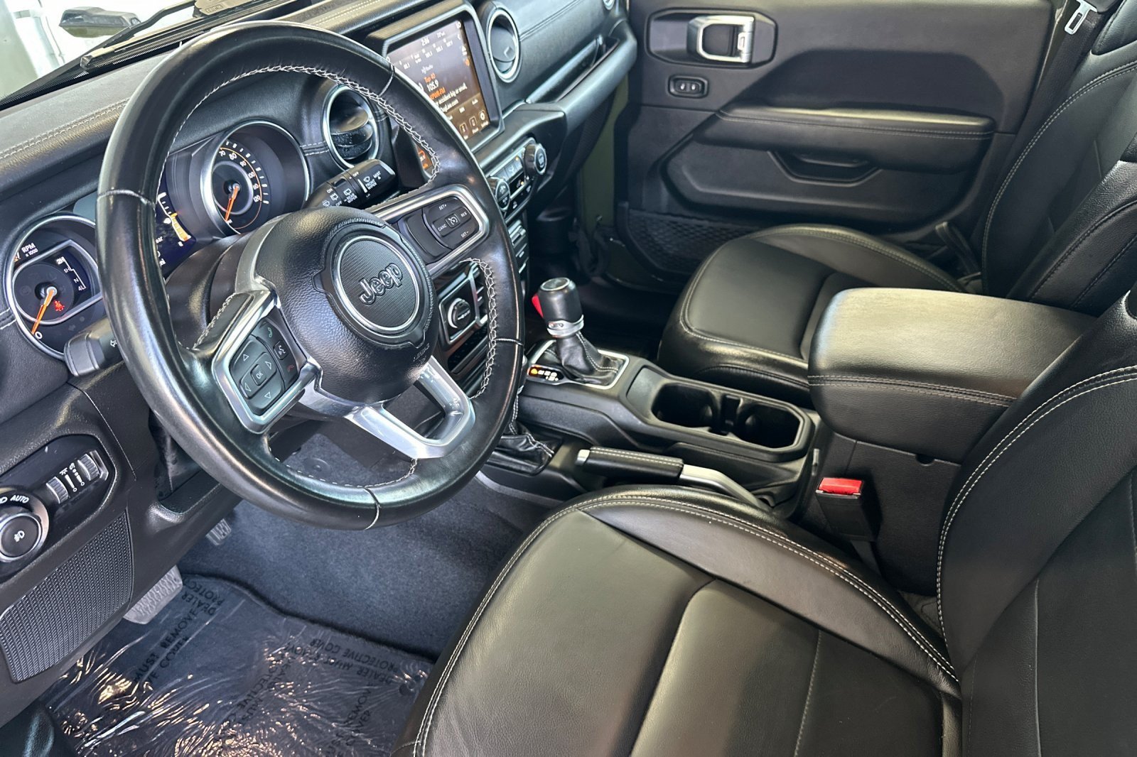 Used 2022 Jeep Wrangler Unlimited Sahara w/ LED Lighting Group AWD/4WD image 9