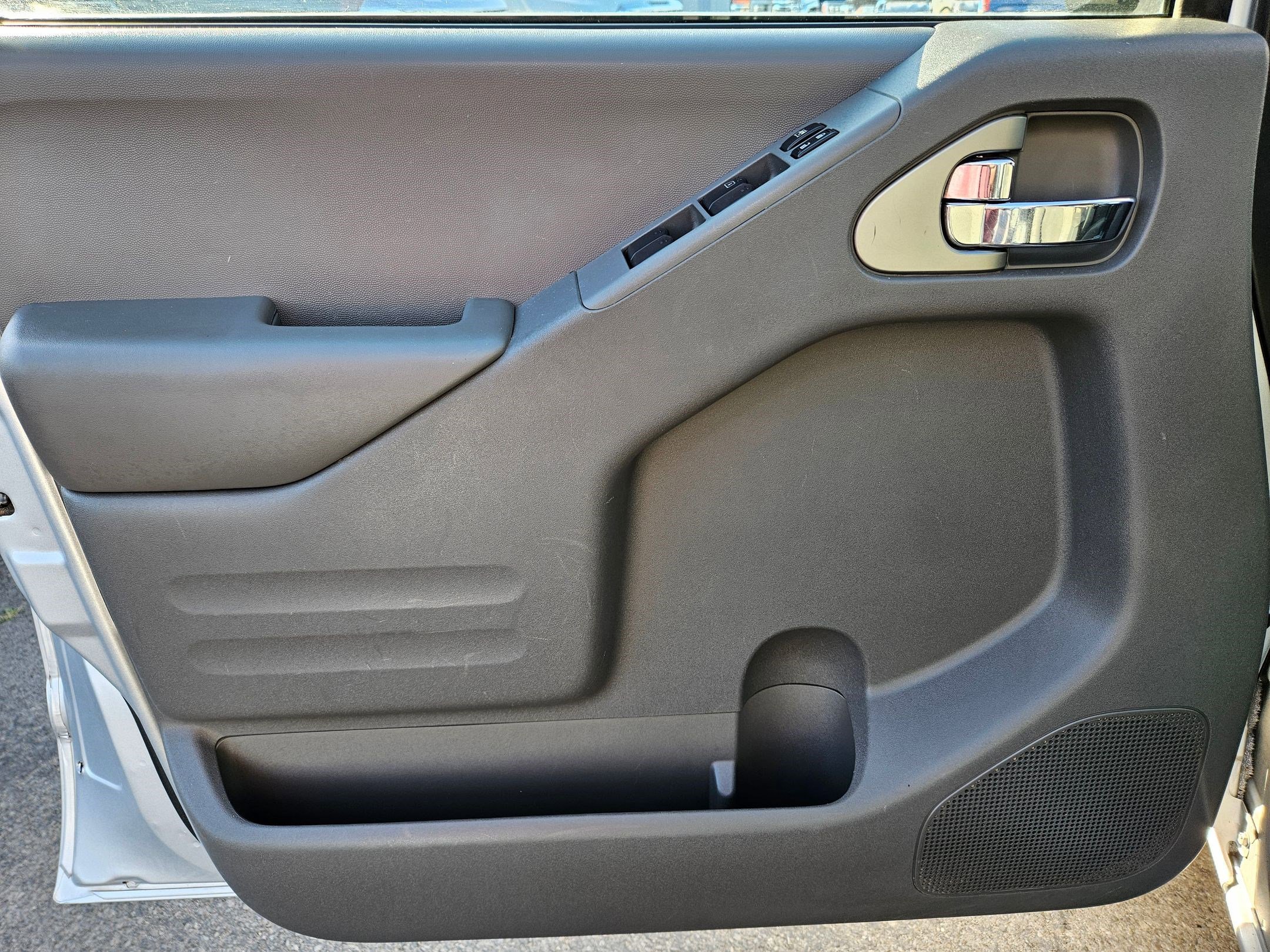 Used 2015 Nissan Frontier SV AWD/4WD image 14