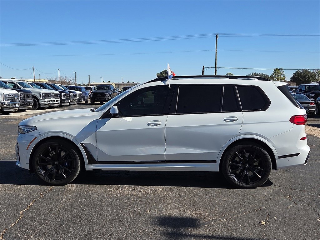 Used 2021 BMW X7 M50i w/ Dynamic Handling Package image 2
