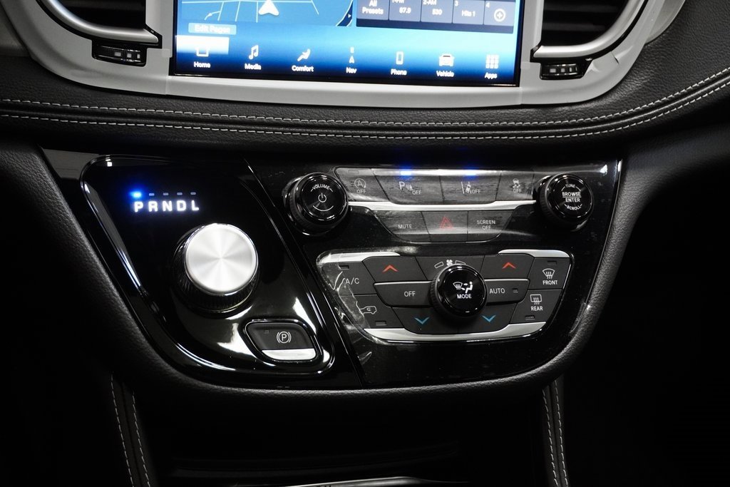 Used 2024 Chrysler Pacifica Limited w/ S Appearance Package image 27