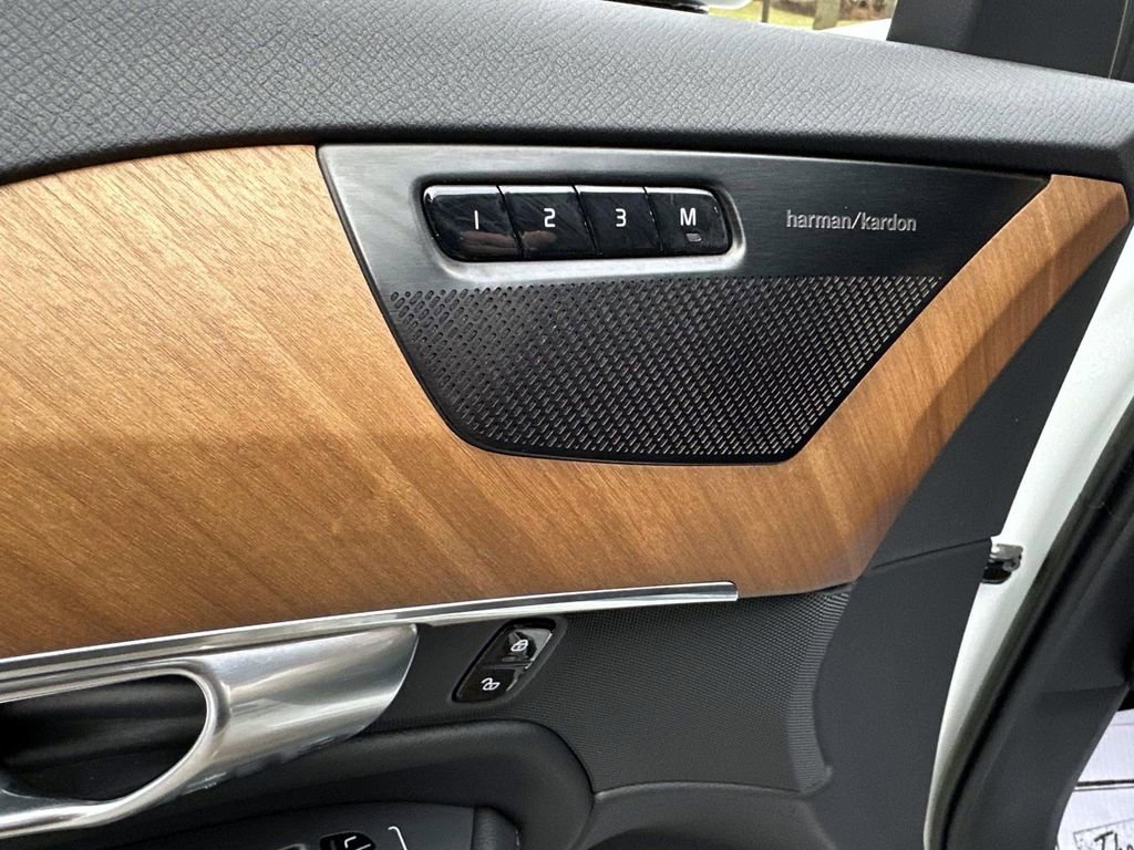 Used 2023 Volvo XC90 B6 Plus w/ Protection Package Premier image 13