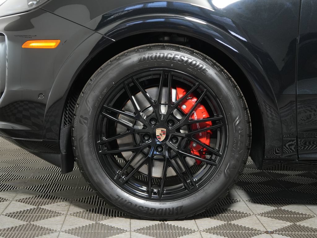 Used 2026 Porsche Cayenne GTS AWD/4WD image 12