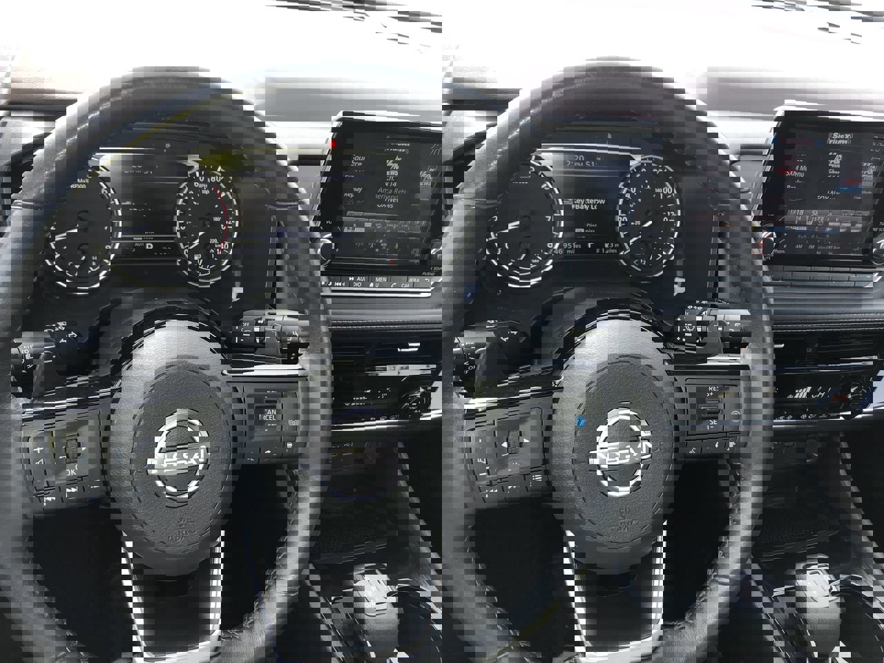 Used 2022 Nissan Rogue SV w/ SV Premium Package image 16