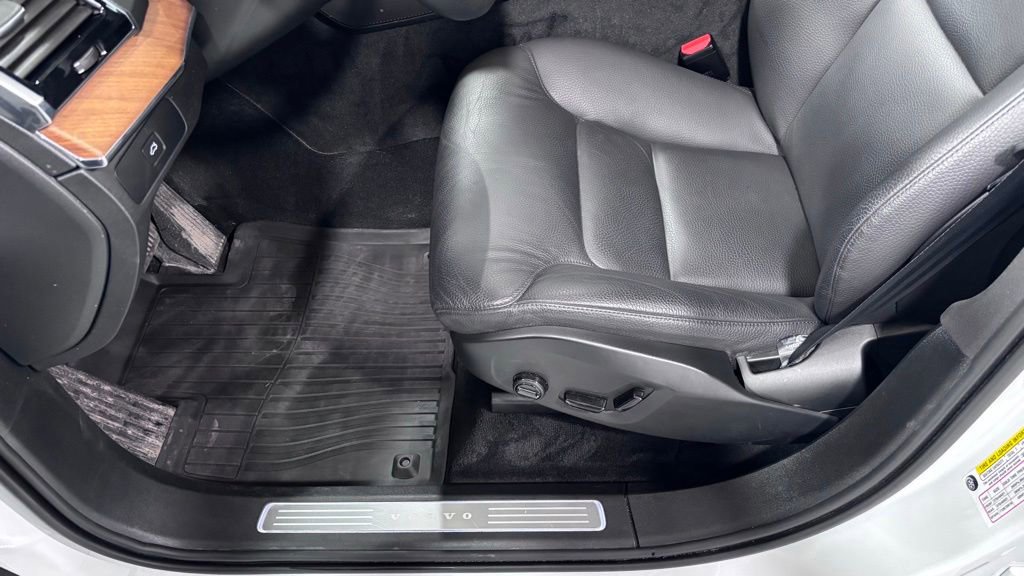 Certified 2024 Volvo XC90 B5 Plus AWD/4WD image 11