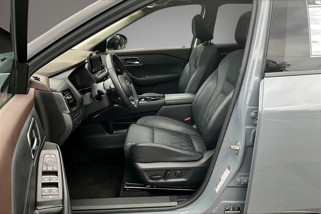 Used 2023 Nissan Rogue Platinum AWD/4WD image 21