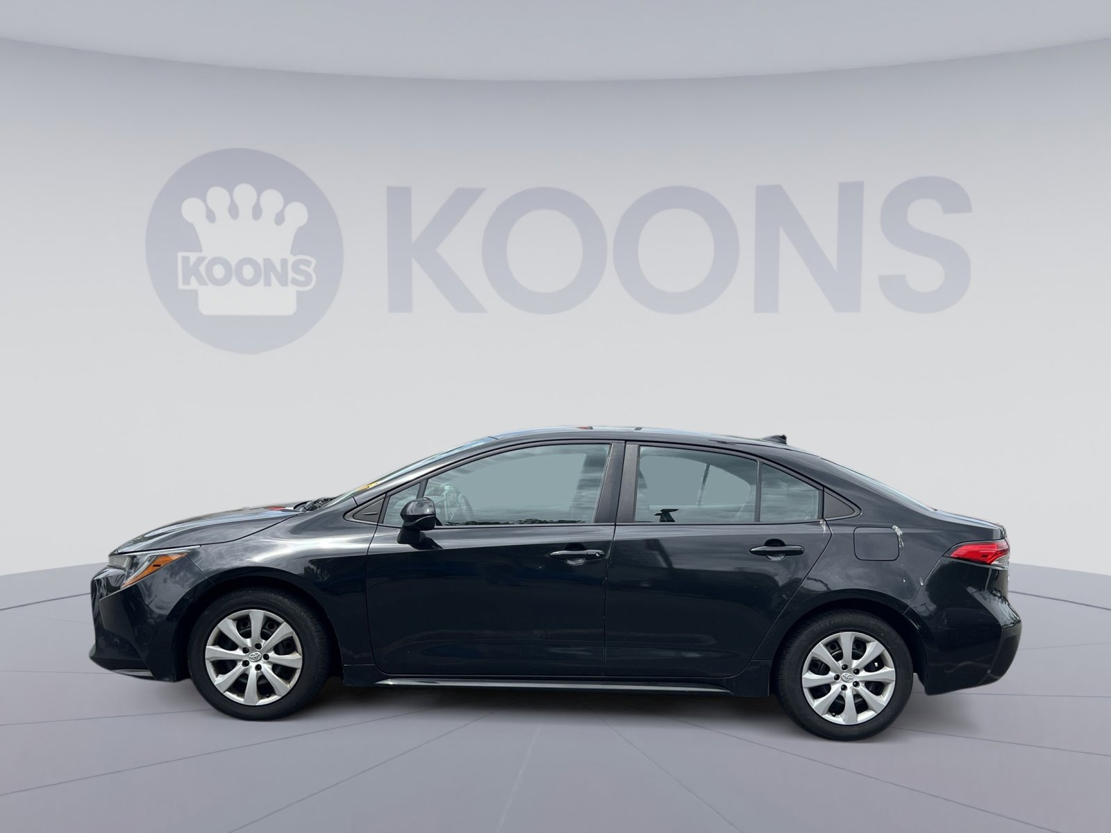 Used 2021 Toyota Corolla LE FWD image 2