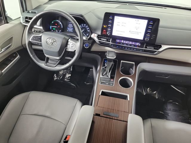 Used 2024 Toyota Sienna XLE FWD image 15