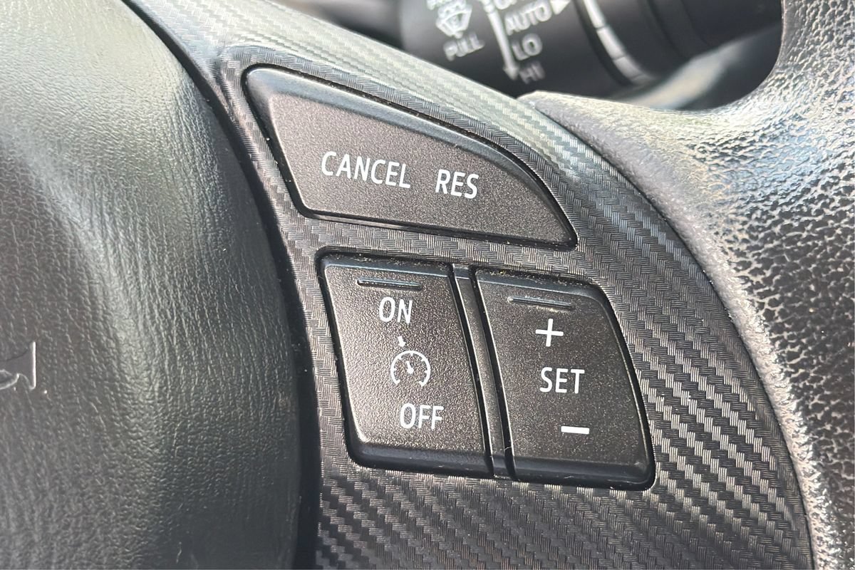 Used 2016 MAZDA MAZDA3 i Sport w/ Preferred Equipment Package FWD image 31