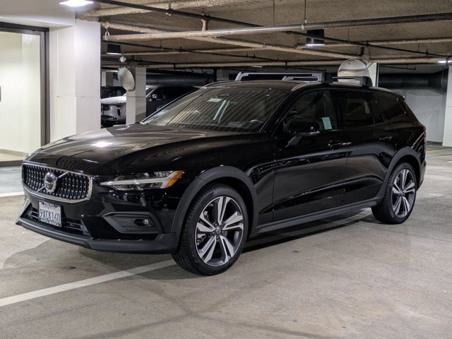 New 2026 Volvo V60 B5 Cross Country Plus w/ Climate Package AWD/4WD image 7