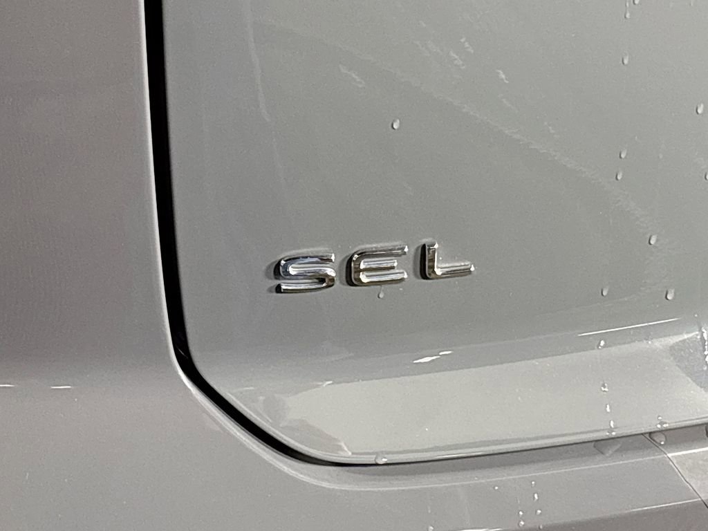 Used 2024 Volkswagen Atlas Cross Sport SEL Premium R-Line image 25