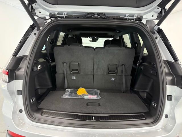 New 2026 Jeep Grand Cherokee L Laredo image 8