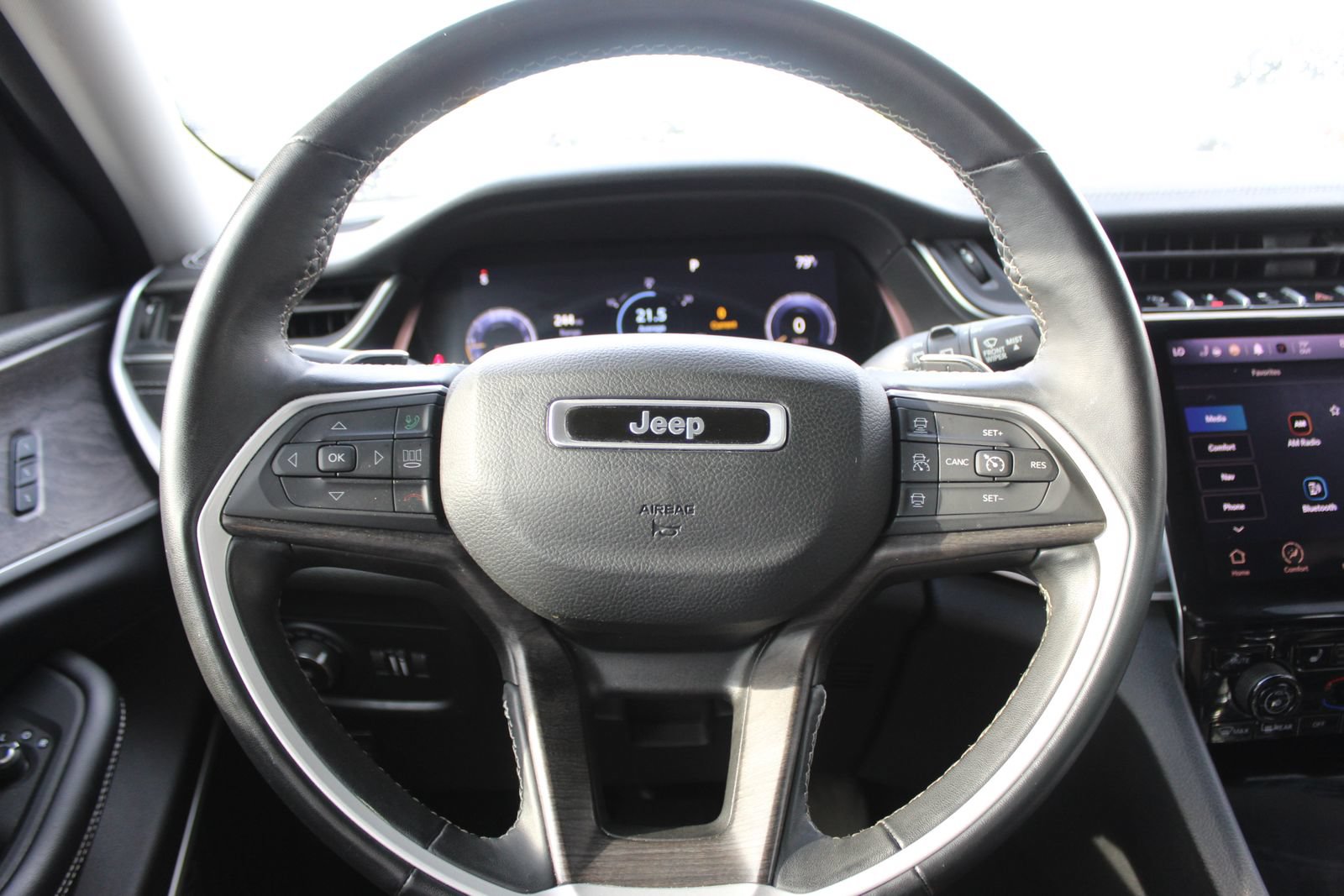 Used 2022 Jeep Grand Cherokee L Limited w/ MOPAR Finishing Package AWD/4WD image 23