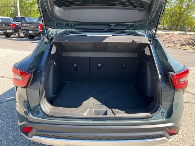 Used 2025 Chevrolet Trax LT w/ Sunroof Package image 17