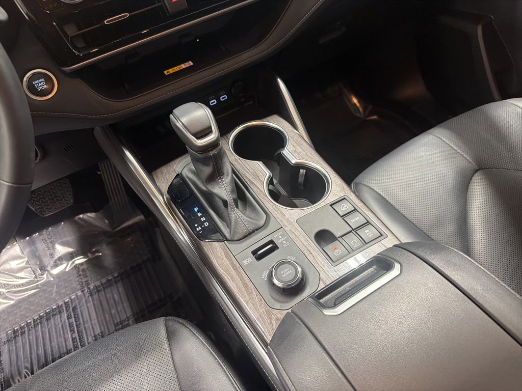 Used 2024 Toyota Highlander Platinum image 15