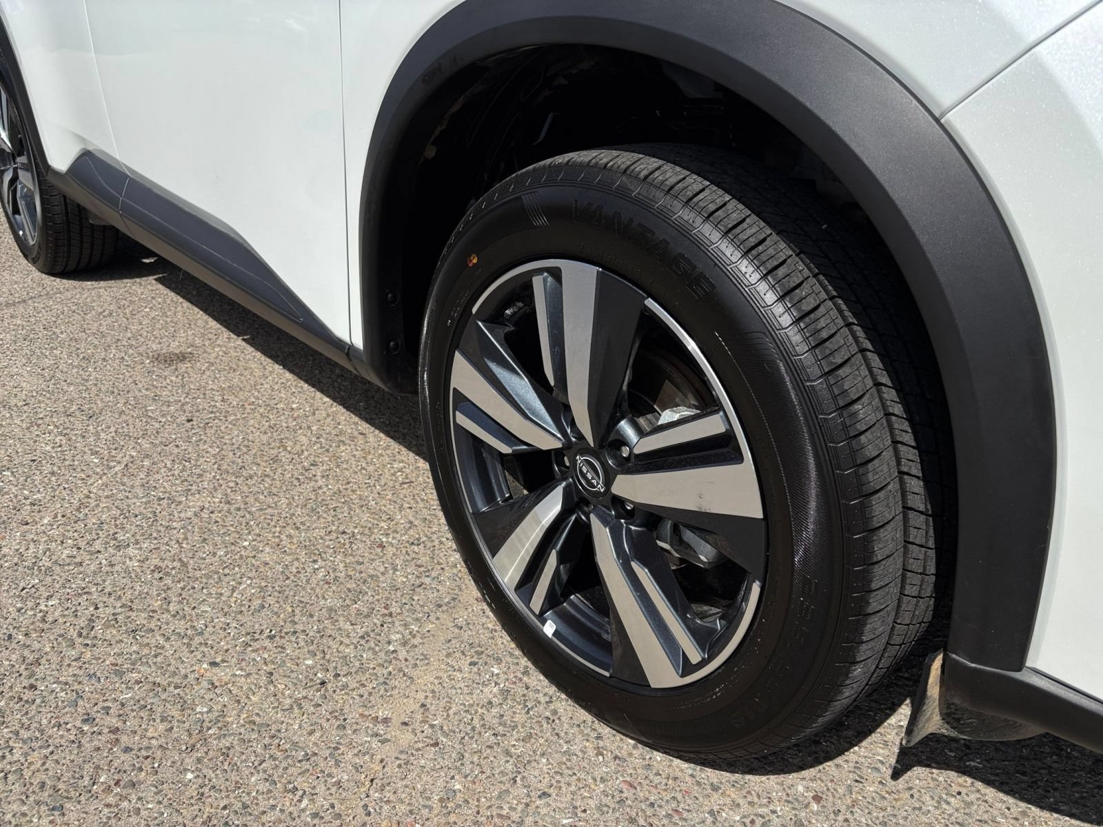 Used 2026 Nissan Rogue SL AWD/4WD image 32