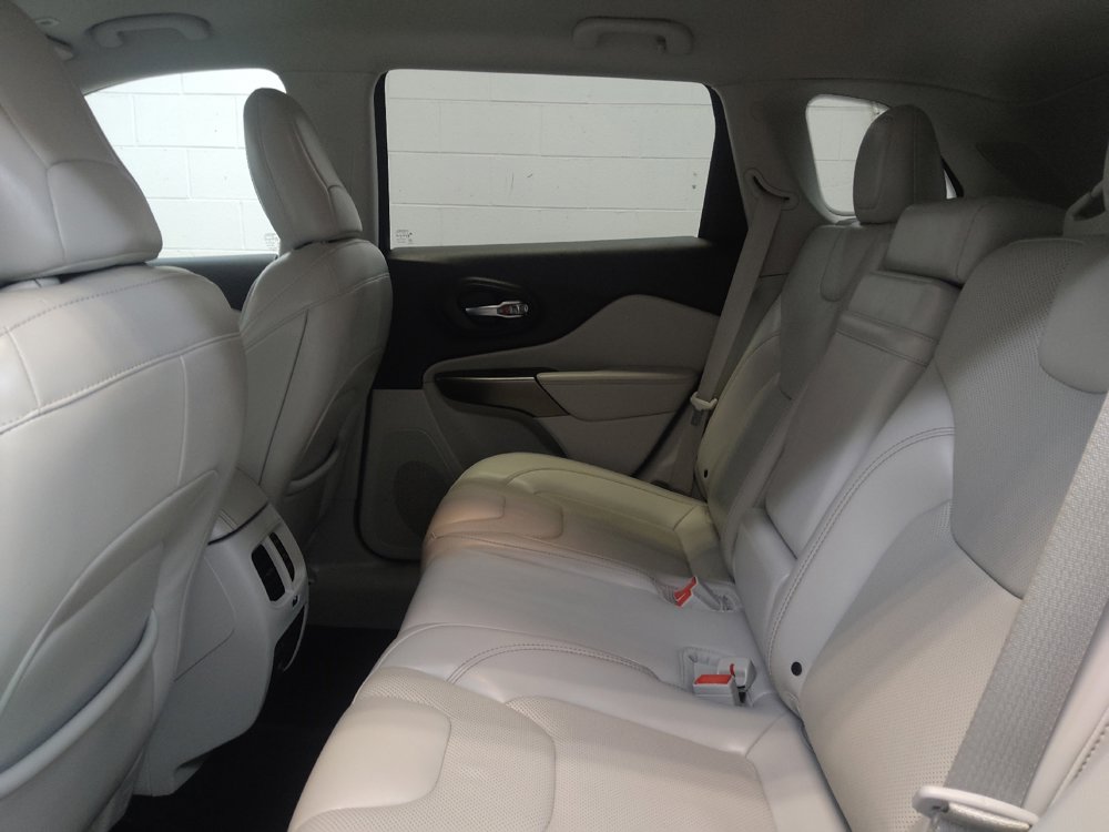 Used 2019 Jeep Cherokee Limited image 18