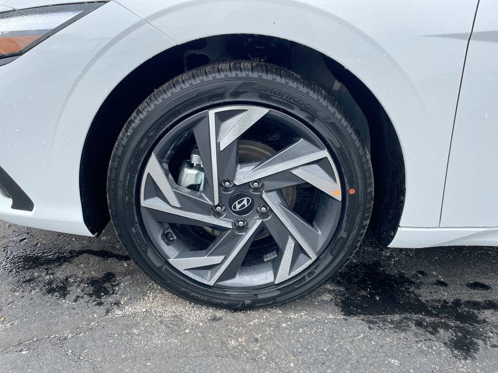 New 2025 Hyundai Elantra SEL image 35