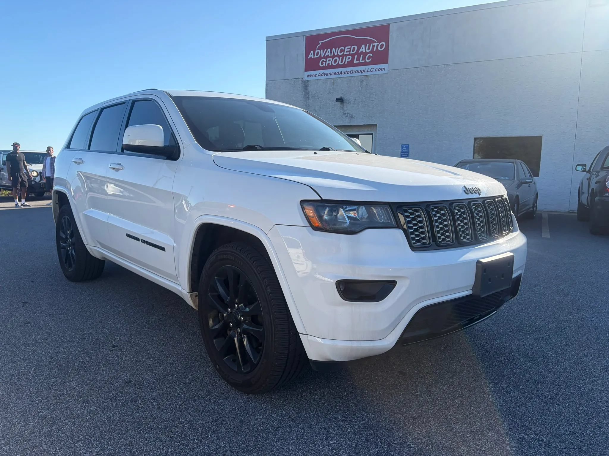 Used 2019 Jeep Grand Cherokee Altitude AWD/4WD image 10