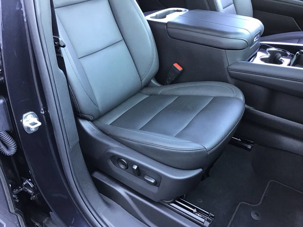 Used 2026 Chevrolet Suburban LT w/ Comfort Package AWD/4WD image 11