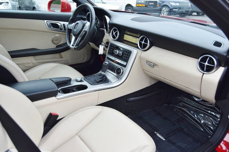 Used 2012 Mercedes-Benz SLK 350 image 25