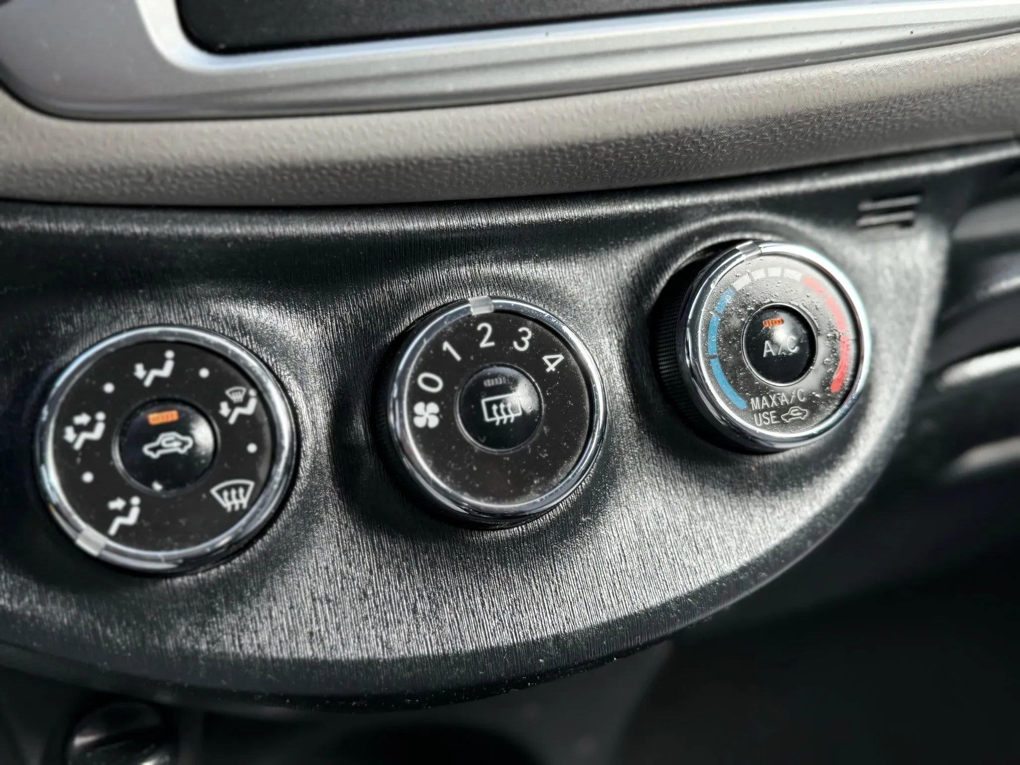 Used 2013 Toyota Yaris LE image 34