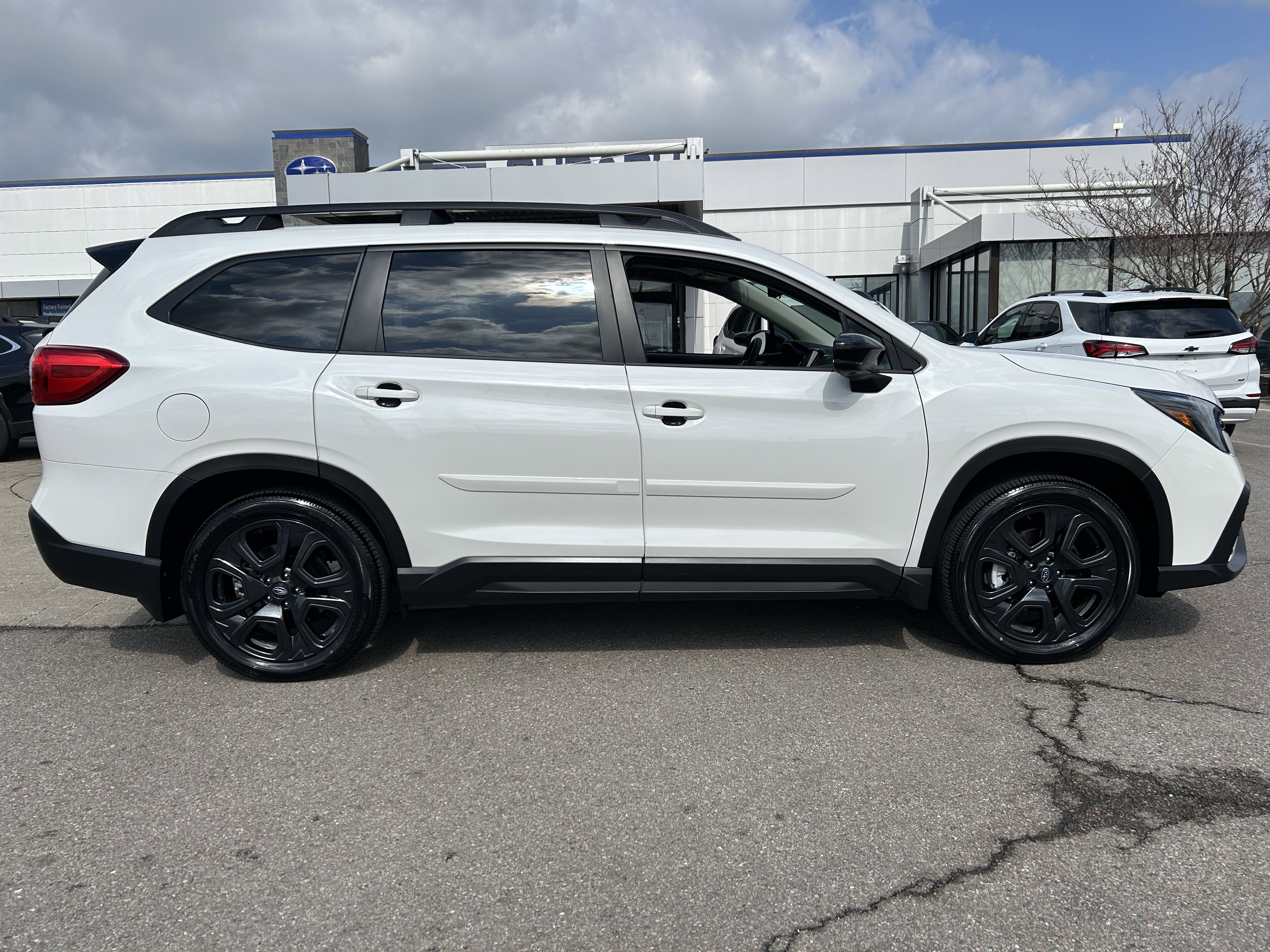 Used 2025 Subaru Ascent Bronze Edition w/ Onyx Package image 8