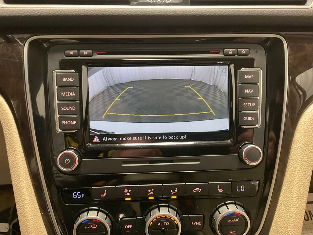 Used 2015 Volkswagen Passat TDI SEL Premium image 25