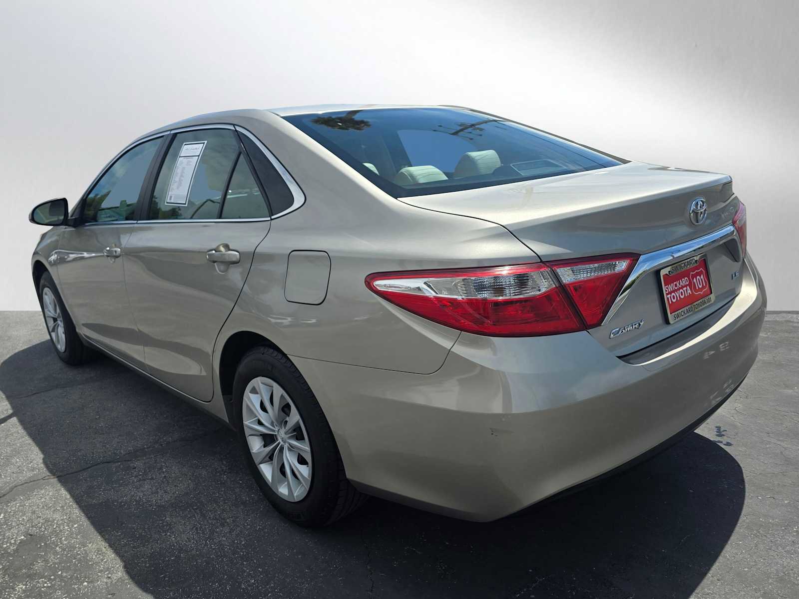 Used 2017 Toyota Camry LE image 5