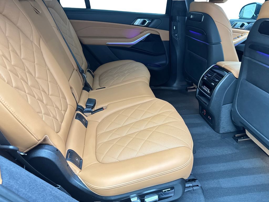 Used 2024 BMW X7 xDrive40i w/ M Sport Package AWD/4WD image 44