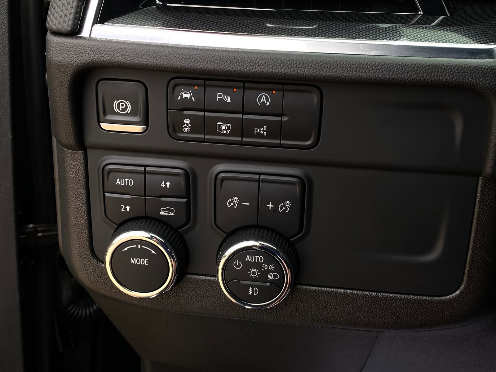 Used 2025 Chevrolet Tahoe RST w/ Comfort Package AWD/4WD image 23