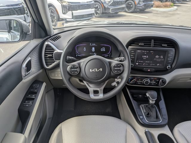 Used 2025 Kia Soul LX w/ LX Technology Package FWD image 15
