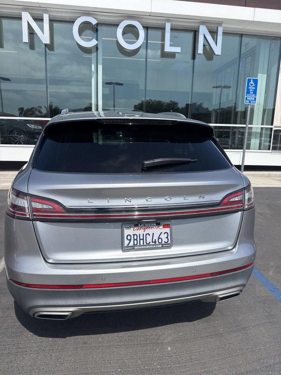 Used 2022 Lincoln Nautilus FWD w/ Premium Package image 3