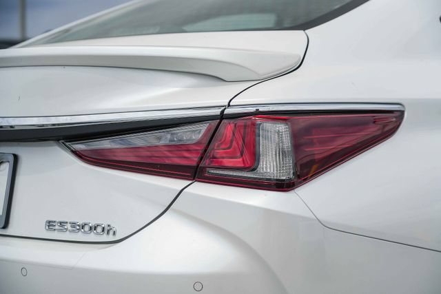 Used 2025 Lexus ES 300h w/ Premium Package FWD image 17