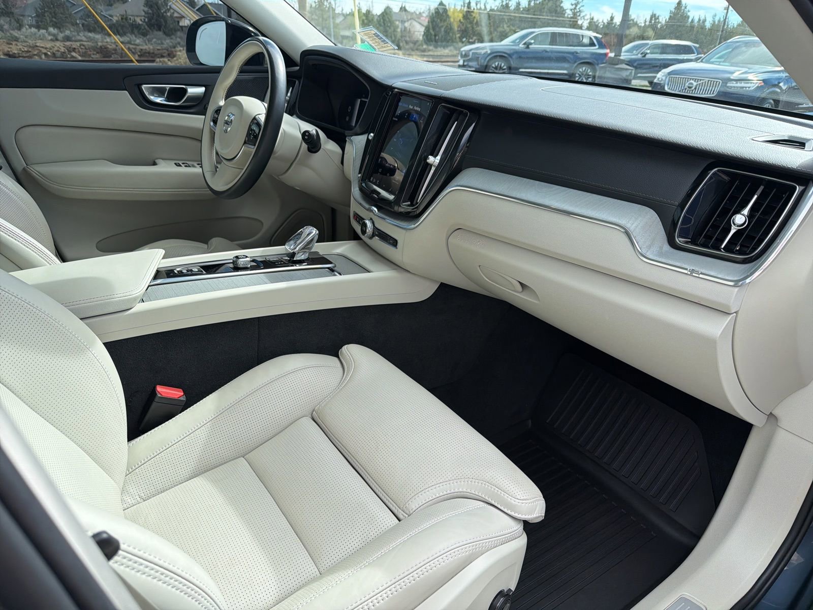 Used 2024 Volvo XC60 B5 Ultimate w/ Protection Package Premier image 26