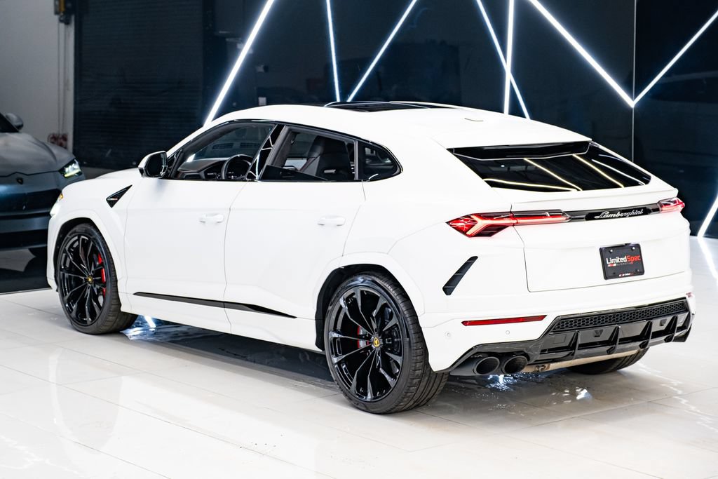 Used 2022 Lamborghini Urus AWD/4WD image 32