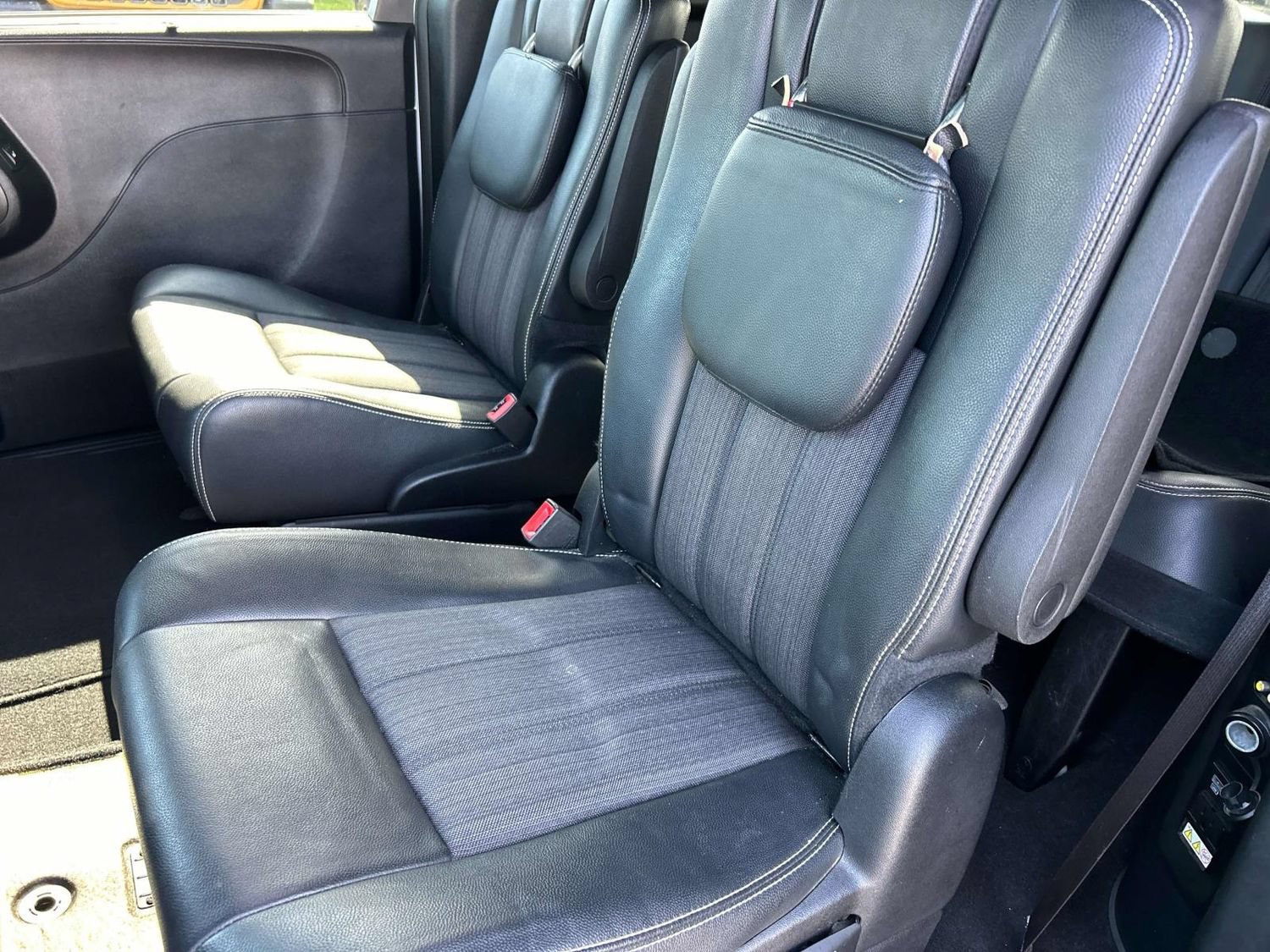 Used 2016 Chrysler Town & Country S w/ Driver Convenience Group FWD image 19