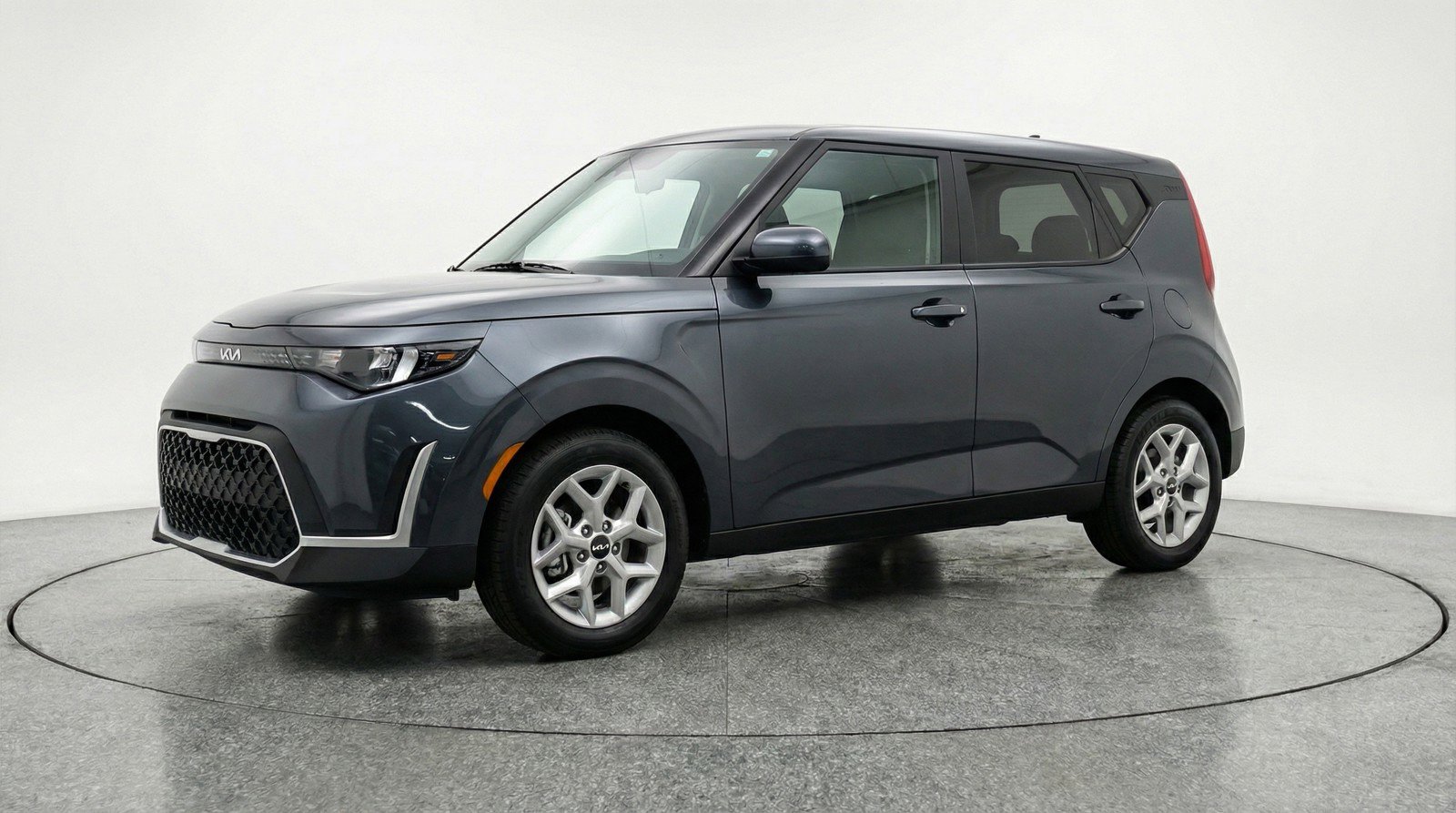 Used 2025 Kia Soul LX w/ LX Technology Package FWD image 3