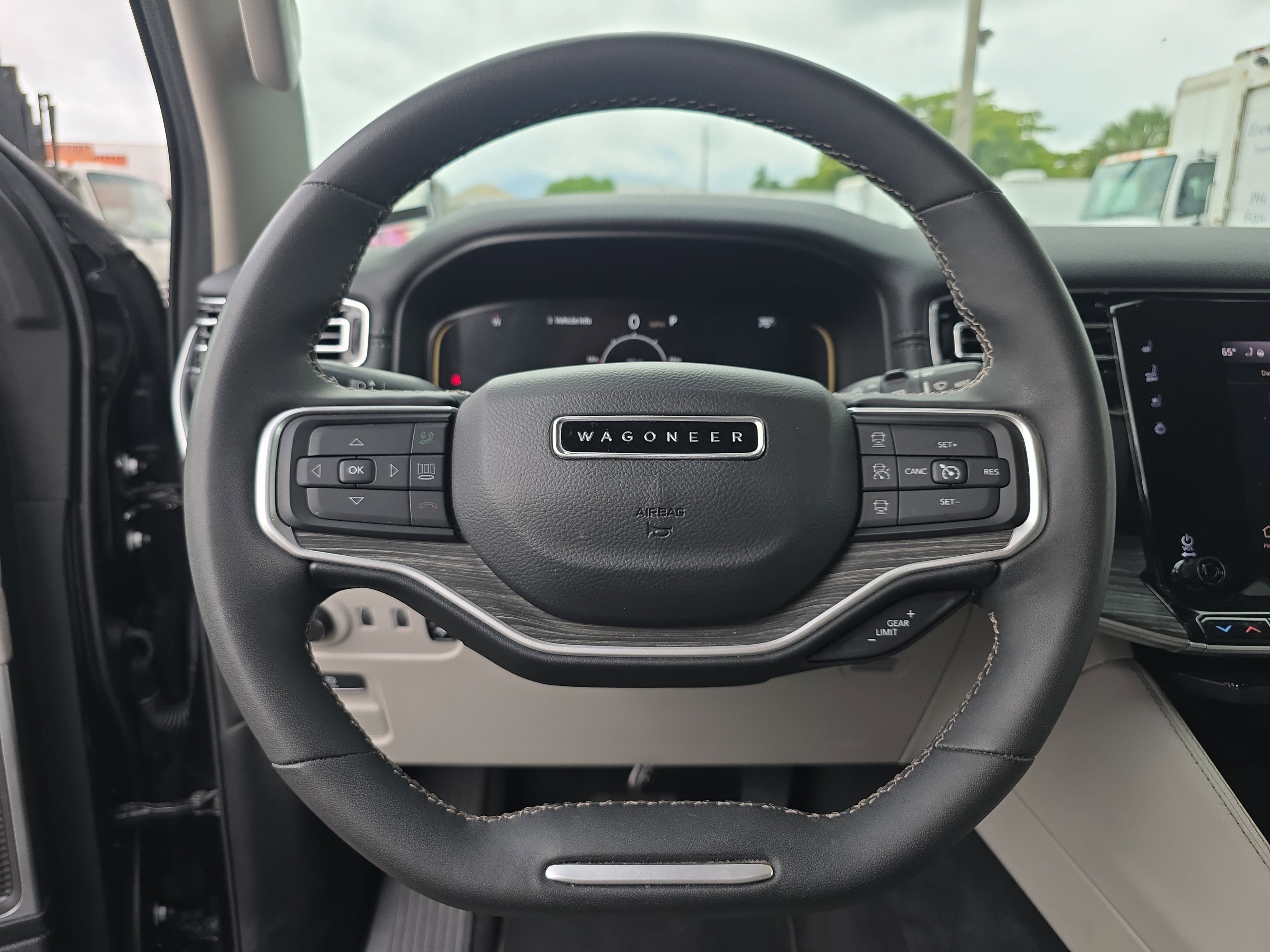 Used 2024 Jeep Wagoneer L Series III w/ Flexible Seating Group AWD/4WD image 29